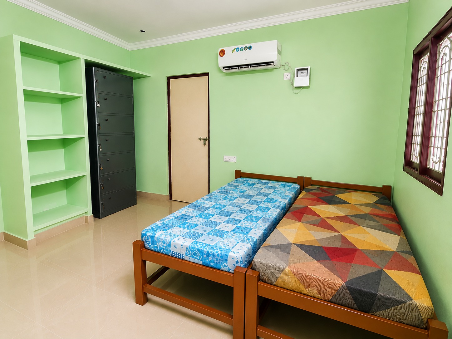 Two-share AC room